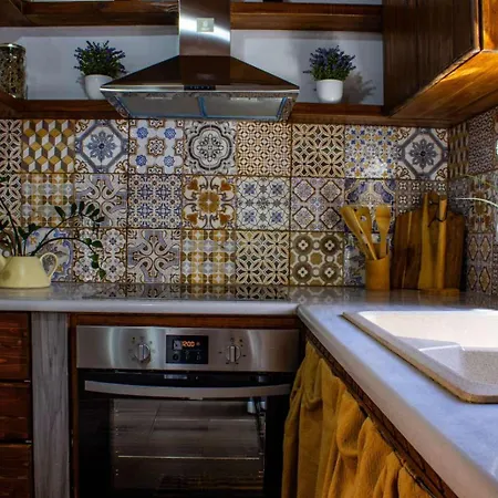 Апартаменти Mamas Eydokias House Old Town Rhodes City